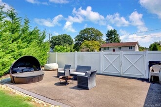 290 Eastwood Ave in Deer Park, NY - Building Photo - Building Photo