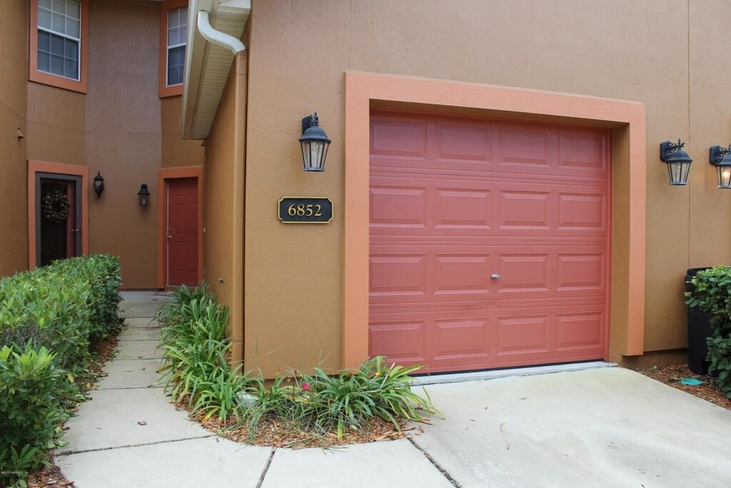 6852 Misty View Dr in Jacksonville, FL - Building Photo