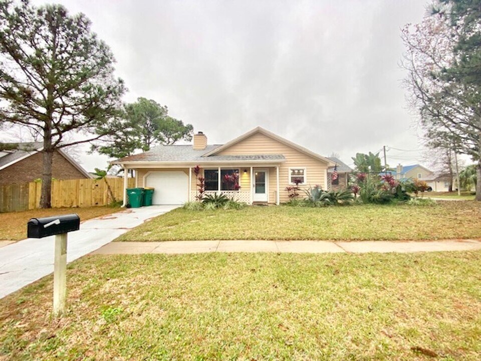 361 Evergreen Pl in Destin, FL - Building Photo