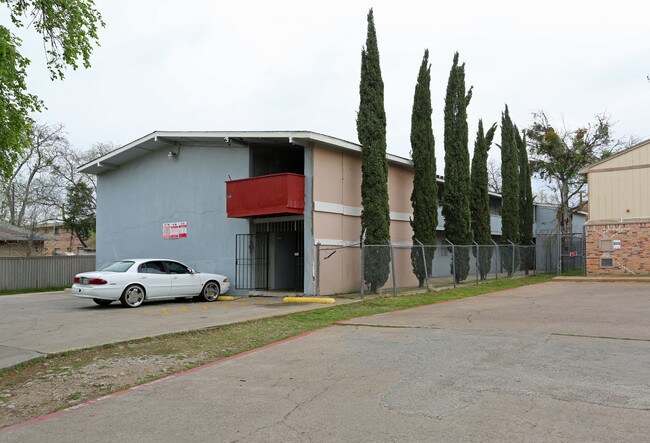 1430 Bennett Ave in Dallas, TX - Foto de edificio - Building Photo