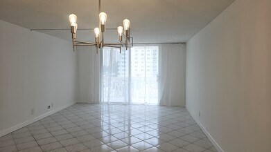 1825 S Ocean Dr, Unit 313 in Hallandale Beach, FL - Building Photo - Building Photo