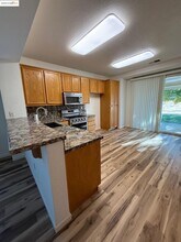 491 Central Park Pl in Brentwood, CA - Building Photo - Building Photo