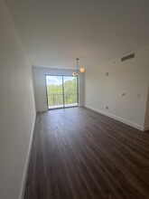 225 SE 3rd St, Unit B2 in Dania Beach, FL - Foto de edificio - Building Photo