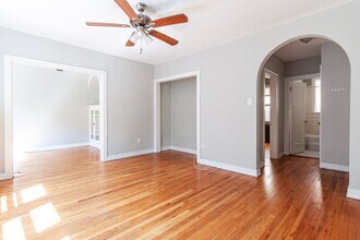 544 W Surf St, Unit N2 in Chicago, IL - Building Photo - Building Photo