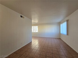 5447 Retablo Ave in Las Vegas, NV - Building Photo - Building Photo