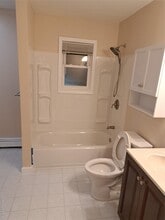 196 N Nassau Ave in Massapequa, NY - Foto de edificio - Building Photo