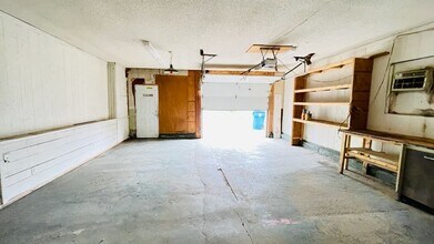 1210 Farmington Ave in Berlin, CT - Building Photo - Building Photo
