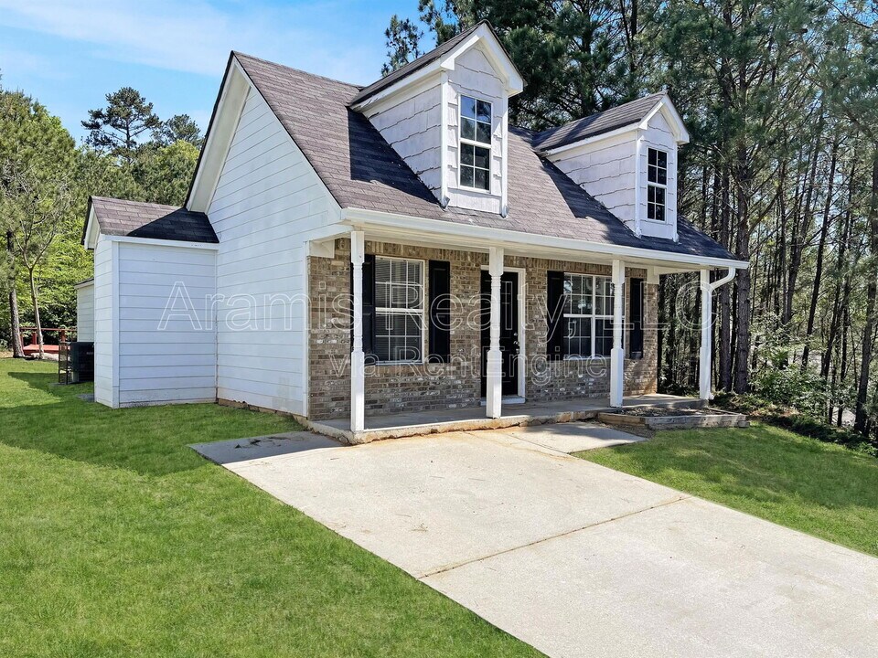 3930 Cypress Pointe Dr in Union City, GA - Building Photo