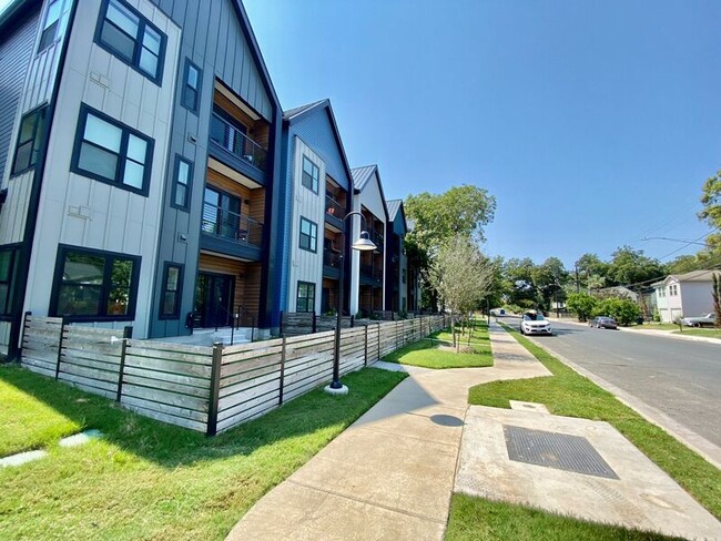 3101 Govalle Ave-Unit -Unit 307 in Austin, TX - Building Photo - Building Photo