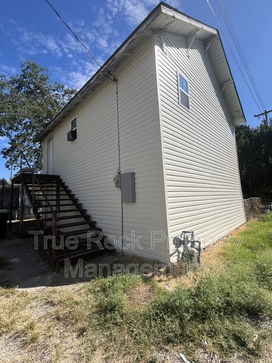 405 W 10th St in Ada, OK - Building Photo