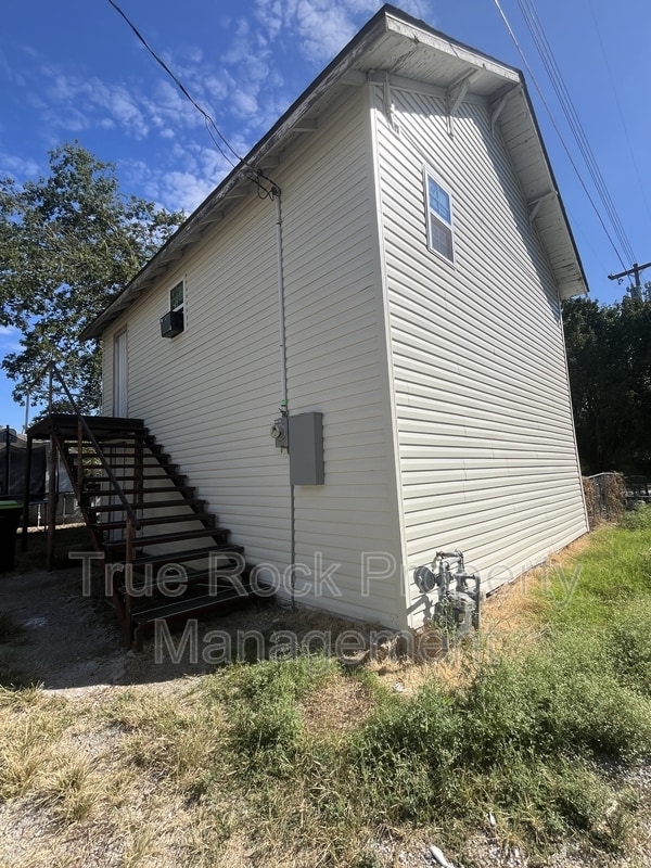 property at 405 W 10th St