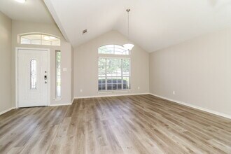 1040 The Meadows Pkwy in Desoto, TX - Building Photo - Building Photo