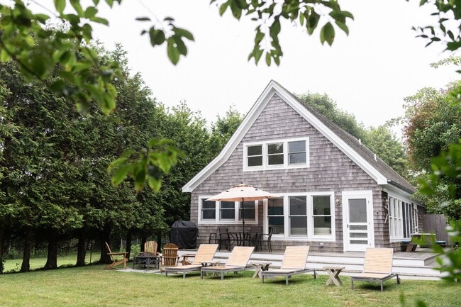 40 Ditch Plains Rd in Montauk, NY - Building Photo - Building Photo