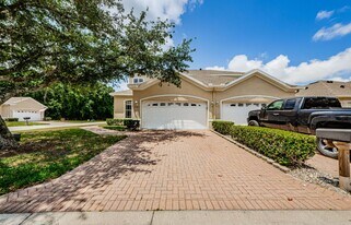 2527 Stanhope Dr in New Port Richey, FL - Building Photo