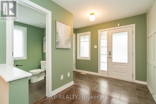 3545 Woodroffe Ave in Ottawa, ON - Building Photo - Building Photo