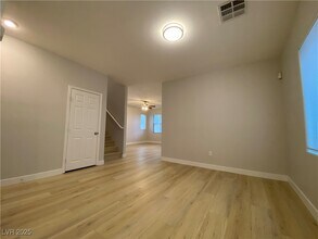 8150 Moonlight Meadows St in Las Vegas, NV - Building Photo - Building Photo