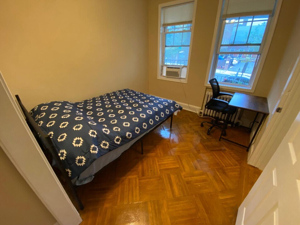 4003 8th St NW in Washington, DC - Building Photo