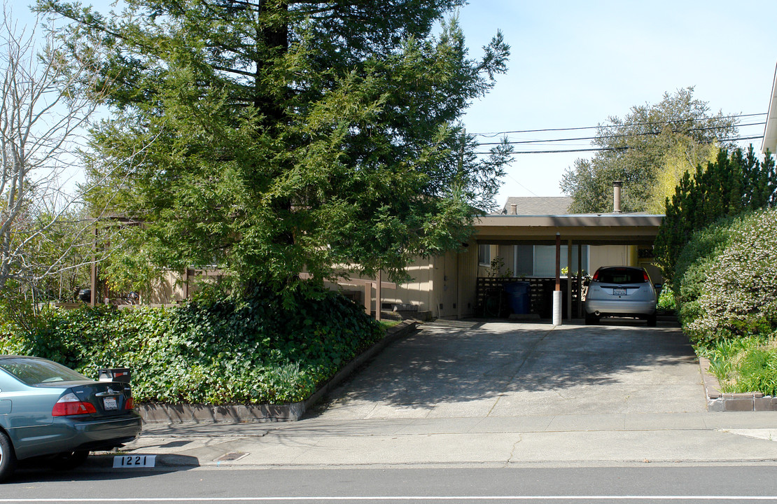 1221 Saint Francis Rd in Santa Rosa, CA - Building Photo