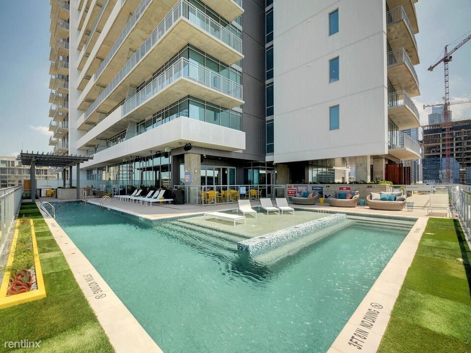 222 West Ave-Unit -Unit 1907 in Austin, TX - Building Photo