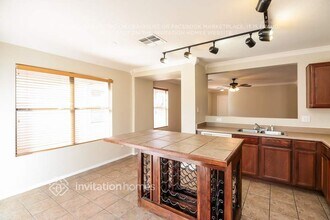 1813 N 94th Ave in Phoenix, AZ - Foto de edificio - Building Photo