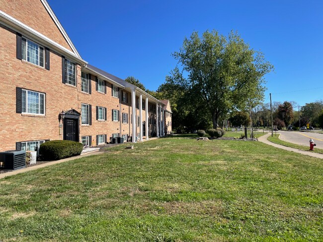 1105 W Maple St NW in North Canton, OH - Building Photo - Building Photo