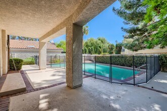 38 Hummingbird Ln in Henderson, NV - Building Photo - Building Photo