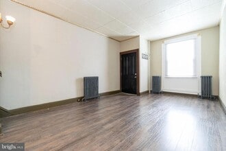 2906 E Monument St in Baltimore, MD - Building Photo - Building Photo