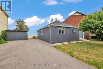 24 Trillium Ave in Hamilton, ON - Building Photo - Building Photo