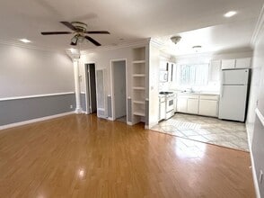 Villa Nuha in North Hollywood, CA - Foto de edificio - Building Photo