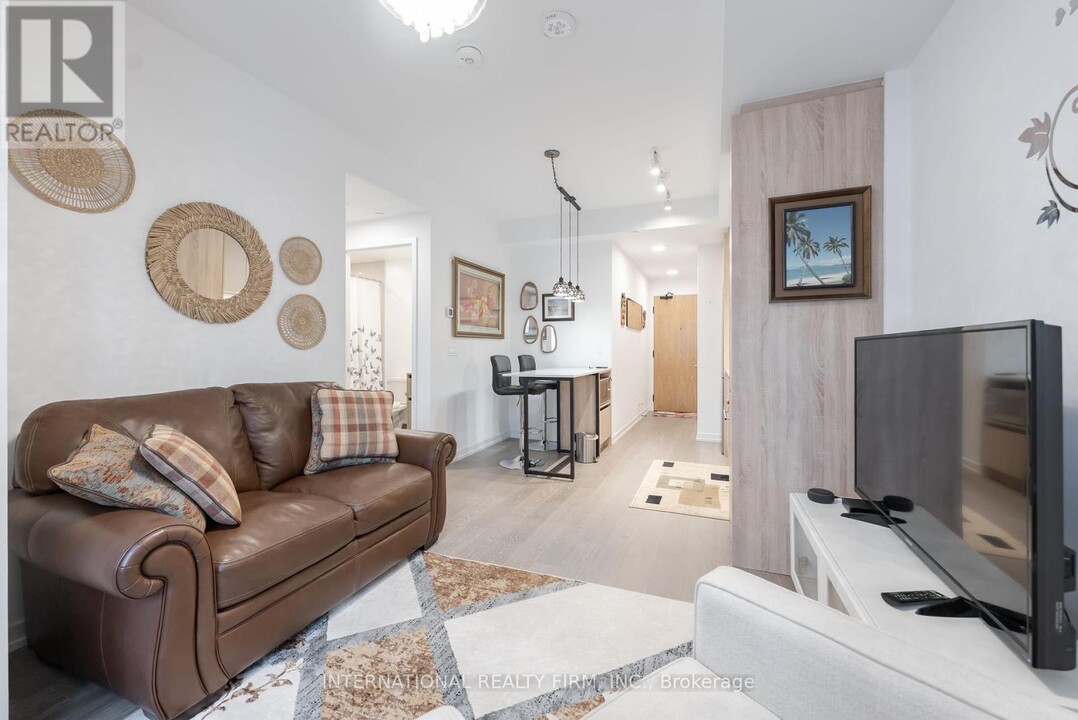 8-428 Beverley Glen Blvd in Vaughan, ON - Building Photo