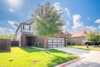 2950 E Old Settlers Blvd in Round Rock, TX - Building Photo - Building Photo