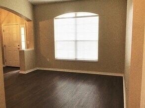 558 Hatcher St SE in Palm Bay, FL - Foto de edificio - Building Photo