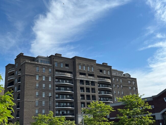 151 W Wing St, Unit 602