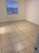 2401 Van Buren St in Hollywood, FL - Foto de edificio - Building Photo