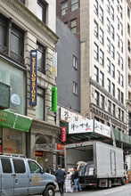 9 W 32nd St in New York, NY - Building Photo - Primary Photo