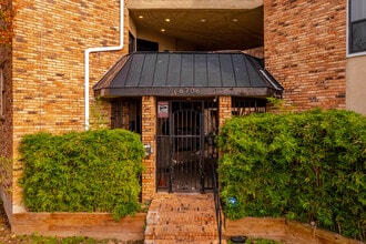 Calais Slopes Condos in Dallas, TX - Foto de edificio - Building Photo