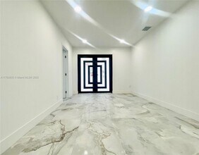 1649 NE 8th Ave in Fort Lauderdale, FL - Building Photo - Building Photo