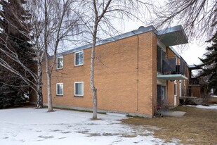 2420 1 St NW in Calgary, AB - Building Photo