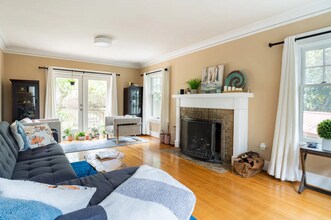 1601 Interlaken Pl E in Seattle, WA - Building Photo - Building Photo