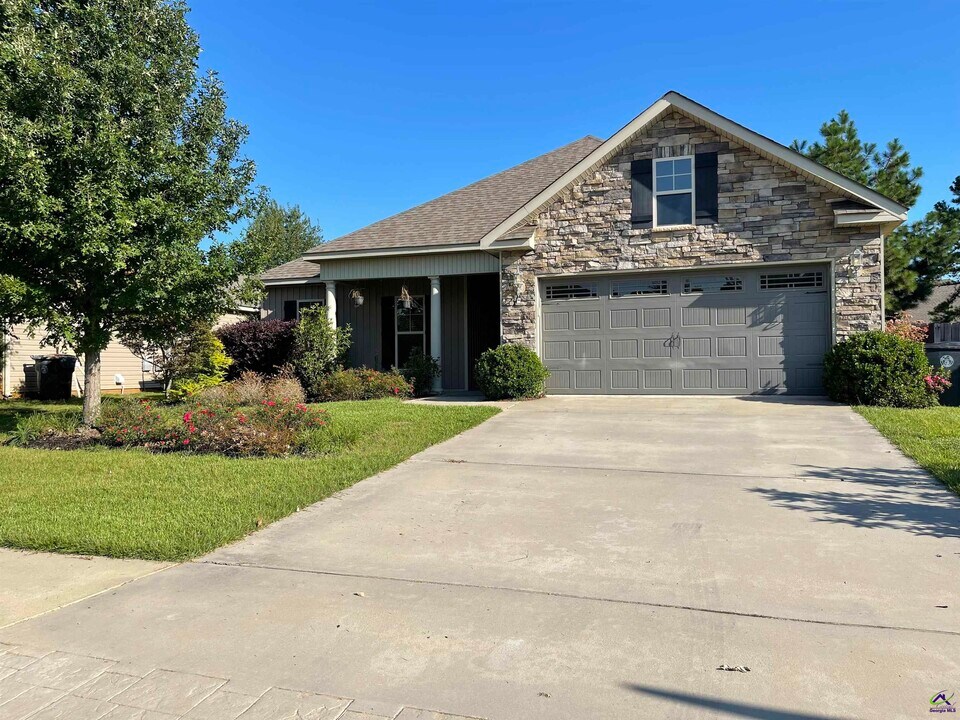 114 Highland Point Dr in Kathleen, GA - Building Photo