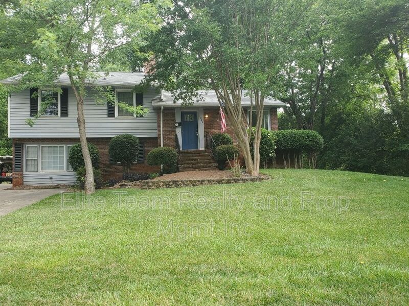 4918 White Oak Rd in Charlotte, NC - Building Photo