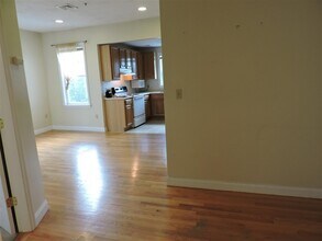 454 Green St, Unit 9 in Cambridge, MA - Foto de edificio - Building Photo