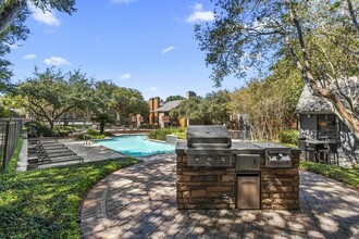 Renata on Fredericksburg in San Antonio, TX - Foto de edificio - Building Photo