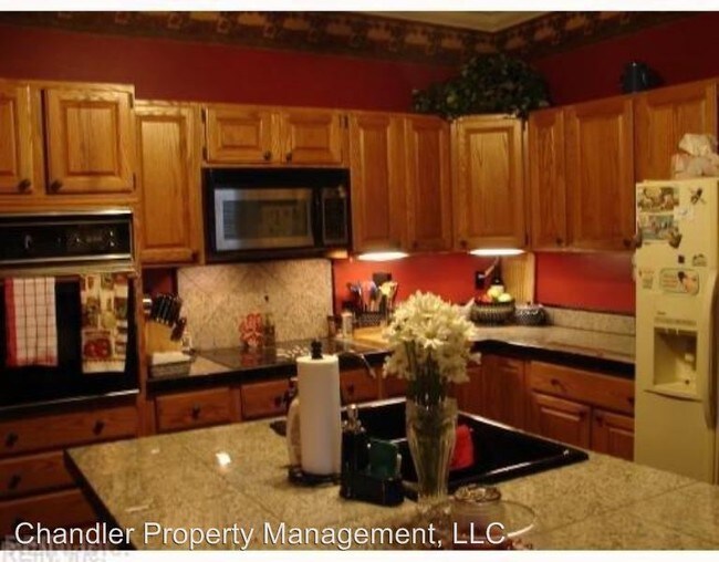 132 Orleans Cir-Unit -#3 in Norfolk, VA - Building Photo - Building Photo