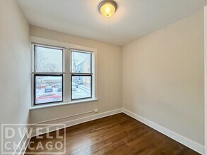 1540 N Kedzie Ave, Unit 2R in Chicago, IL - Building Photo - Building Photo