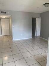 17500 NW 68th Ave in Hialeah, FL - Building Photo - Building Photo