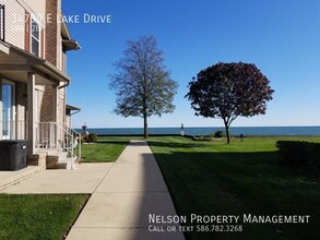 34739 E Lake Dr in Harrison Township, MI - Foto de edificio - Building Photo