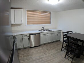 5736 S Sagewood Dr, Unit 2 in Murray, UT - Building Photo - Building Photo