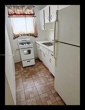 7740 Dickens Ave in Miami Beach, FL - Foto de edificio - Building Photo