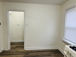 427 W Garfield St in Freeport, IL - Building Photo - Building Photo
